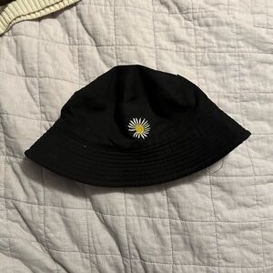 Reversible daisy bucket hat